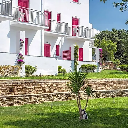Ostria & Hotel Gavrio